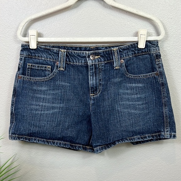 Tommy Hilfiger Denim Jean Shorts 8 Dark Wash Distressed - Picture 2 of 9